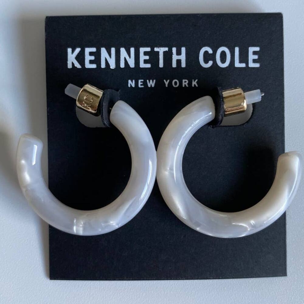 Kenneth Cole New York White Resin Hoop Earrings Gold Tone Posts NEW Marbling - Picture 8 of 9
